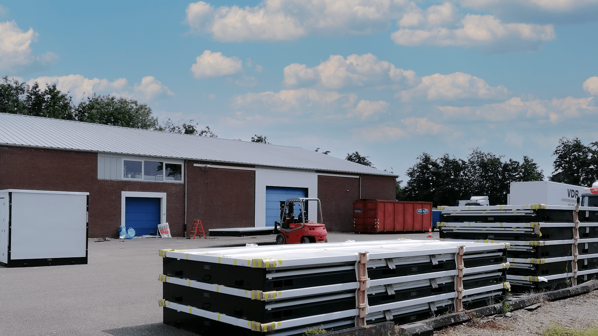 Storage420interviewimage 2 STREPPEL Storage420 interview image delivery containers